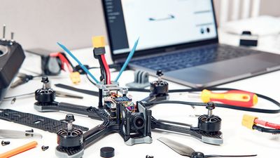 Учебный лабораторный комплекс «Сборка и программирование БПЛА мультироторного типа»