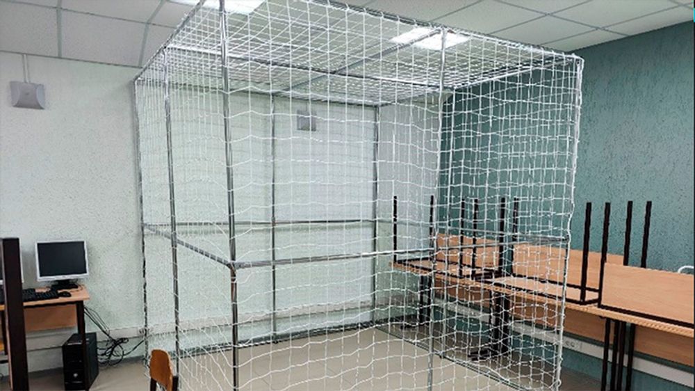 Куб сетчатый для безопасных испытаний автономных программ