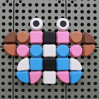 Геометрические колышки для STEM Стены (256 шт, 8 цветов, с точкой по центру) Masterkidz